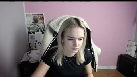 viktoria_lovely online show from 12/15/25, 08:40