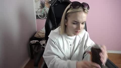 viktoria_lovely online show from 03/03/26, 07:58