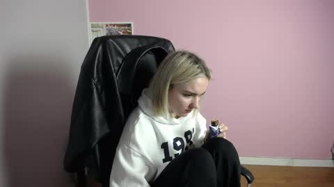 viktoria_lovely online show from 03/27/26, 08:20