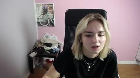 Snapshot of viktoria_lovely chatting on 06/19/26, 07:45 viktoria_lovely online show from 06/19/26, 07:45