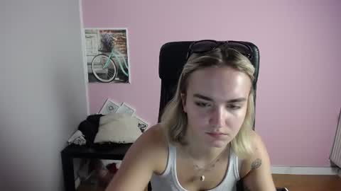 Snapshot of viktoria_lovely chatting on 06/23/26, 07:17 viktoria_lovely online show from 06/23/26, 07:17