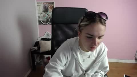 Snapshot of viktoria_lovely chatting on 07/21/26, 07:00 viktoria_lovely online show from 07/21/26, 07:00