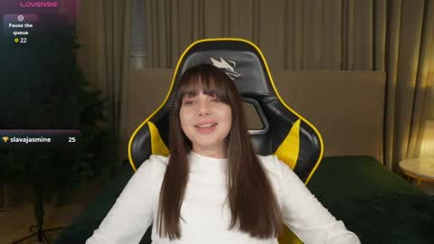 Snapshot of viktoria_storm chatting on 12/14/24, 11:01 Alisa online show from 12/14/24, 11:01