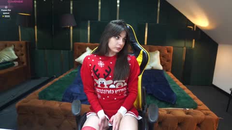 Snapshot of viktoria_storm chatting on 12/25/24, 08:17 Alisa online show from 12/25/24, 08:17