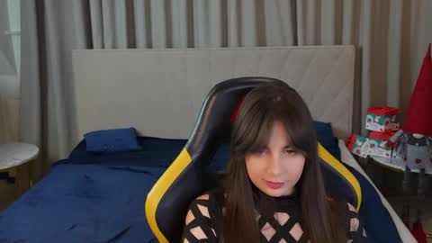 Snapshot of viktoria_storm chatting on 01/16/25, 08:11 Alisa online show from 01/16/25, 08:11