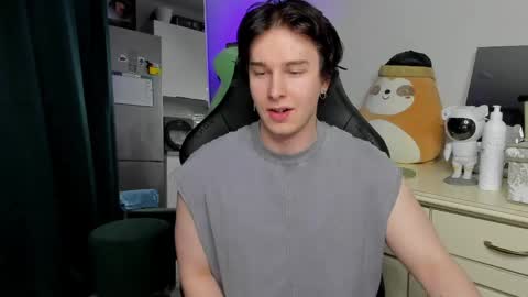 Vincent Strong online show from 04/15/26, 05:53