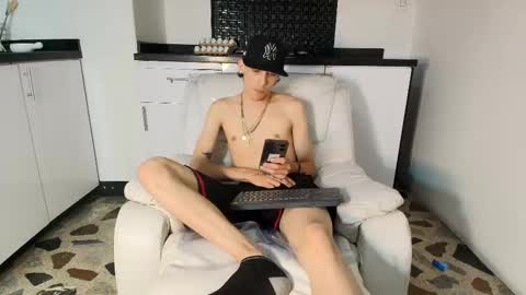 Snapshot of vincenthunter chatting on 03/04/25, 10:05 Vincent online show from 03/04/25, 10:05