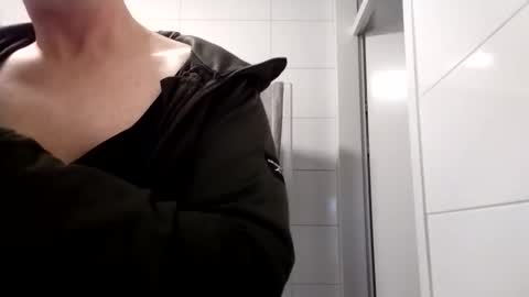 Snapshot of vinceplayer1992 chatting on 11/28/25, 11:02 Loved online show from 11/28/25, 11:02