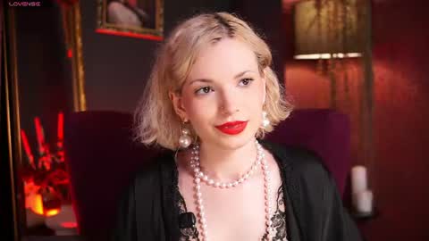 Snapshot of vinyl_kiss chatting on 07/24/26, 08:51 Carrie Next streams Sat Sun 3pm-11pm EST online show from 07/24/26, 08:51