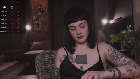 Snapshot of vinylstore chatting on 12/14/24, 04:09 Diva Silvia online show from 12/14/24, 04:09