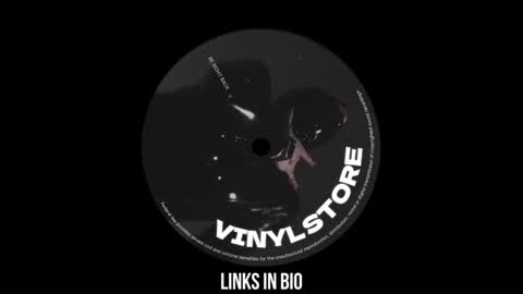 Snapshot of vinylstore chatting on 01/06/25, 03:19 Diva Silvia online show from 01/06/25, 03:19