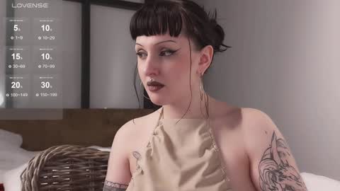 Snapshot of vinylstore chatting on 01/08/25, 03:07 Diva Silvia online show from 01/08/25, 03:07