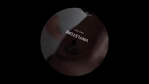 Snapshot of vinylstore chatting on 01/22/25, 10:26 Diva Silvia online show from 01/22/25, 10:26