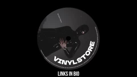 Snapshot of vinylstore chatting on 02/07/25, 02:37 Diva Silvia online show from 02/07/25, 02:37