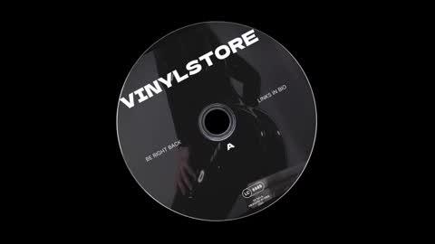 Snapshot of vinylstore chatting on 02/15/25, 12:11 Diva Silvia online show from 02/15/25, 12:11