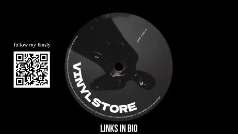 Snapshot of vinylstore chatting on 03/12/25, 11:09 Diva Silvia online show from 03/12/25, 11:09