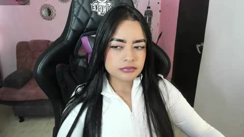 Daniela online show from 11/25/25, 02:50