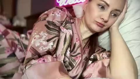 Funny  girl online show from 02/17/25, 04:04