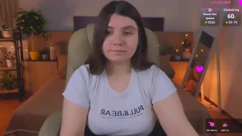 Snapshot of viola__shy chatting on 05/31/26, 08:54 Viola online show from 05/31/26, 08:54