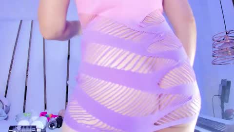 violeet_gray online show from 10/29/25, 10:28