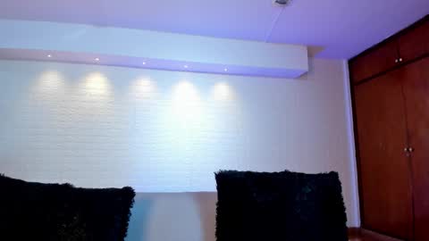 Violett  Everyday From 0530 to 1430 Col Time online show from 01/15/26, 10:42