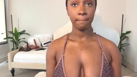 Fantasy Black Girl online show from 02/10/25, 09:25