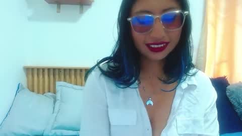 V I O L E T  online show from 05/08/26, 02:55