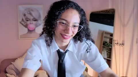Snapshot of violet__15 chatting on 06/25/26, 12:09 violet__15 online show from 06/25/26, 12:09