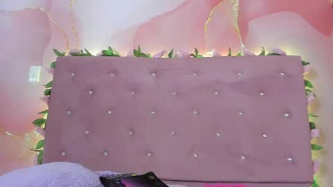 violet__taylor_ online show from 05/05/26, 02:19