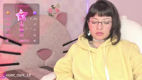 Snapshot of violet_bennett_ chatting on 03/04/25, 04:38 Violet online show from 03/04/25, 04:38