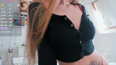 Snapshot of violet_blue_eyes chatting on 04/21/26, 01:17 Violet online show from 04/21/26, 01:17