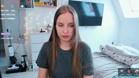Snapshot of violet_blue_eyes chatting on 04/30/26, 01:17 Violet online show from 04/30/26, 01:17
