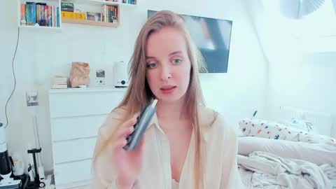 Snapshot of violet_blue_eyes chatting on 05/05/26, 01:30 Violet online show from 05/05/26, 01:30
