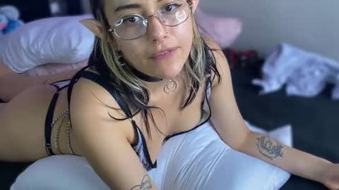 Violete Hentai01 online show from 03/06/25, 06:59