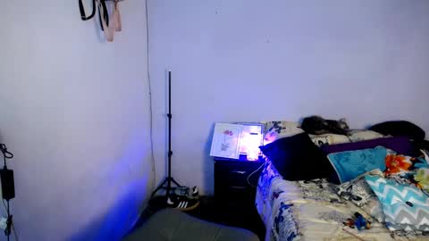 violet_hyuga online show from 02/20/25, 04:28