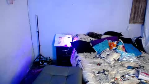 violet_hyuga online show from 02/20/25, 07:34