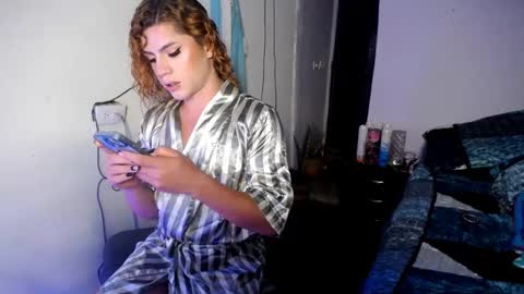 violet_hyuga online show from 09/19/25, 03:52