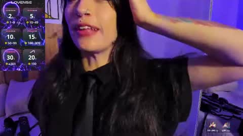 Snapshot of violet_jonesss chatting on 06/13/26, 04:27 Violet Jones online show from 06/13/26, 04:27