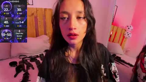 Snapshot of violet_jonesss chatting on 07/02/26, 05:19 Violet Jones online show from 07/02/26, 05:19
