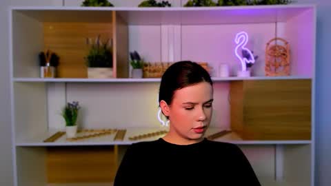 violet_moxi online show from 12/04/25, 12:25