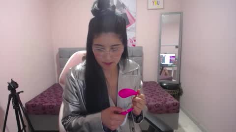 Violet  online show from 11/25/25, 12:27