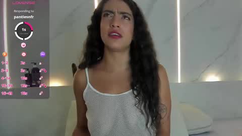 violet_roux online show from 09/18/25, 07:38