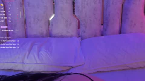 violet_sm online show from 10/18/25, 03:53