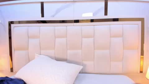 violet_sm online show from 11/24/25, 03:06