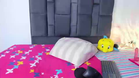 violett taylor online show from 09/19/25, 05:42