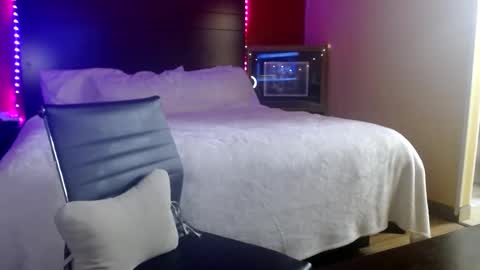 violet_winter97 online show from 02/22/26, 05:08