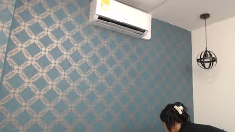 Snapshot of violeta_cute18 chatting on 12/16/24, 01:21 Violeta online show from 12/16/24, 01:21