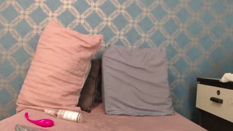 Snapshot of violeta_cute18 chatting on 12/17/24, 01:07 Violeta online show from 12/17/24, 01:07