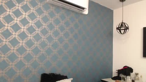 Snapshot of violeta_cute18 chatting on 12/19/24, 01:18 Violeta online show from 12/19/24, 01:18