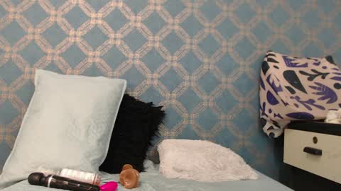 Snapshot of violeta_cute18 chatting on 12/28/24, 01:08 Violeta online show from 12/28/24, 01:08